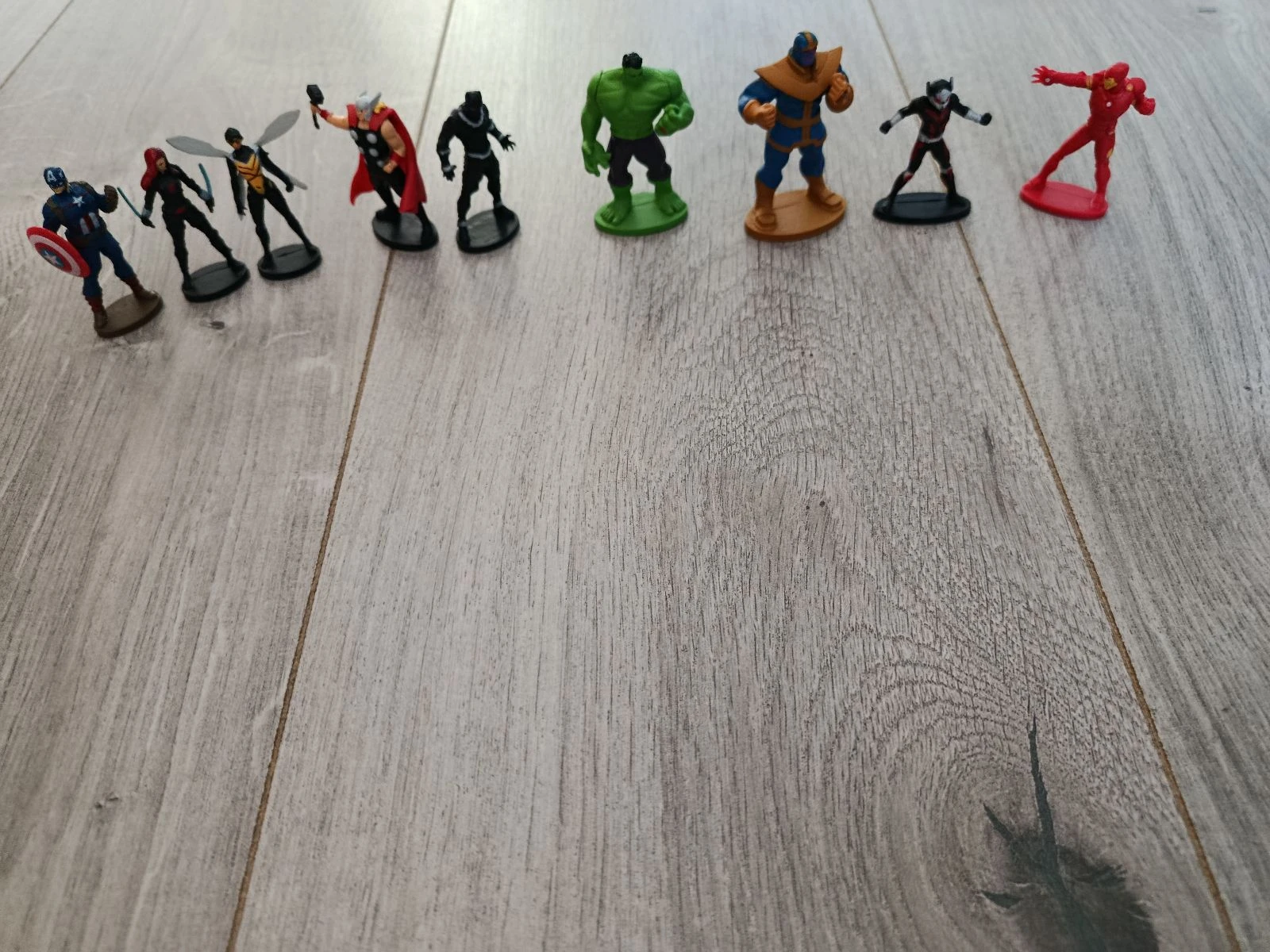 Livre Vingadores com 9 figuras e um tapete de jogo – photo 5